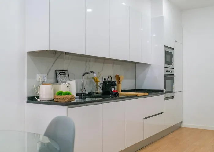 Bright 3br W/ 2 Baths - Near Graca & Tagus | By Airnest Διαμέρισμα