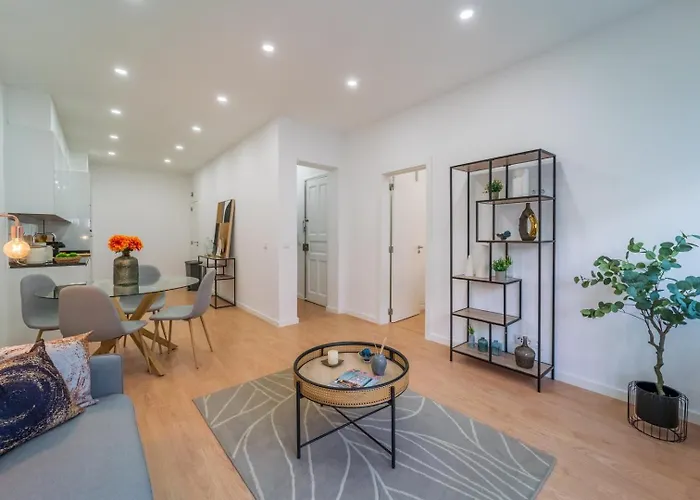 Διαμέρισμα Bright 3br W/ 2 Baths - Near Graca & Tagus | By Airnest *