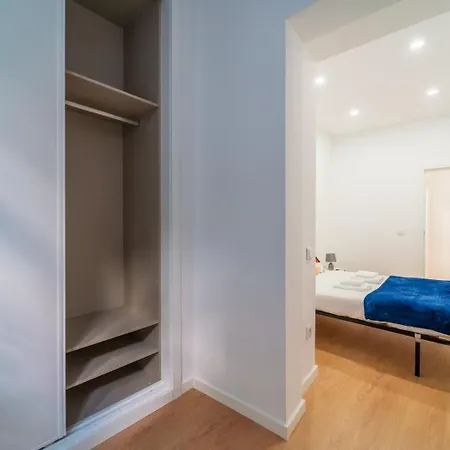 아파트 Bright 3br W/ 2 Baths - Near Graca & Tagus | By Airnest 리스본
