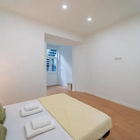 Bright 3br W/ 2 Baths - Near Graca & Tagus | By Airnest 公寓 Lisboa