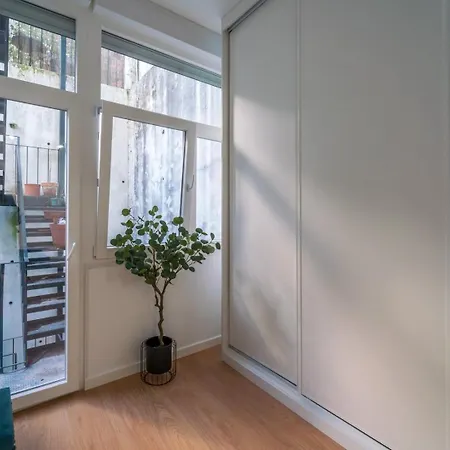 Bright 3br W/ 2 Baths - Near Graca & Tagus | By Airnest Apartmán