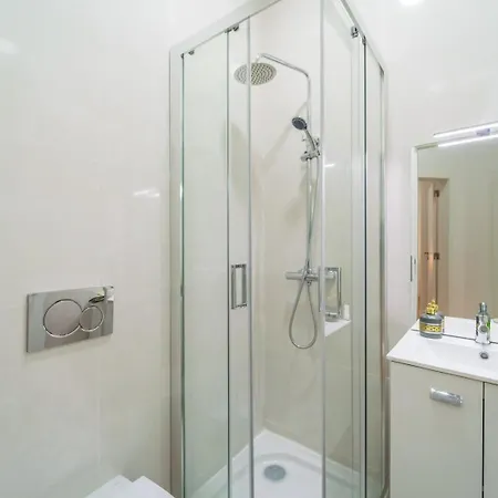 Bright 3br W/ 2 Baths - Near Graca & Tagus | By Airnest Apartmán
