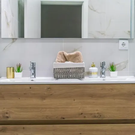 Bright 3br W/ 2 Baths - Near Graca & Tagus | By Airnest *