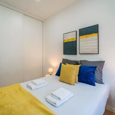 Bright 3br W/ 2 Baths - Near Graca & Tagus | By Airnest Apartmán Lisboa