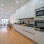Apartmán Bright 3br W/ 2 Baths - Near Graca & Tagus | By Airnest *