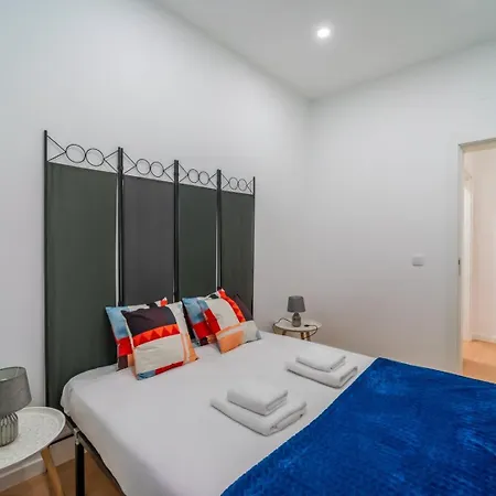 Apartamento Bright 3br W/ 2 Baths - Near Graca & Tagus | By Airnest
