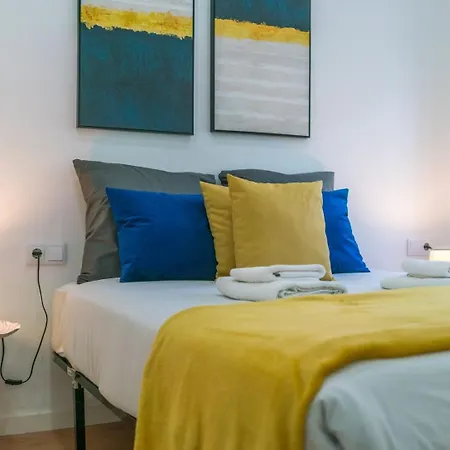Daire Bright 3br W/ 2 Baths - Near Graca & Tagus | By Airnest Lisboa