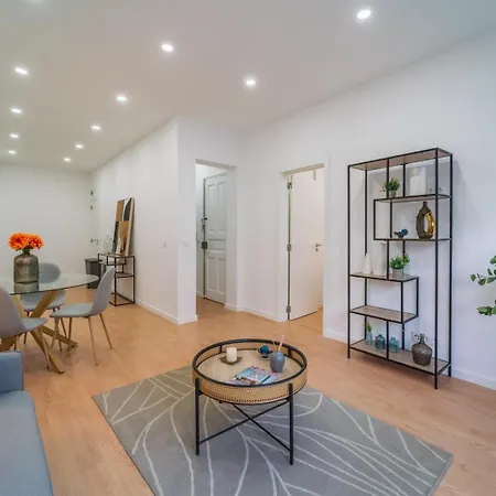 Daire Bright 3br W/ 2 Baths - Near Graca & Tagus | By Airnest *