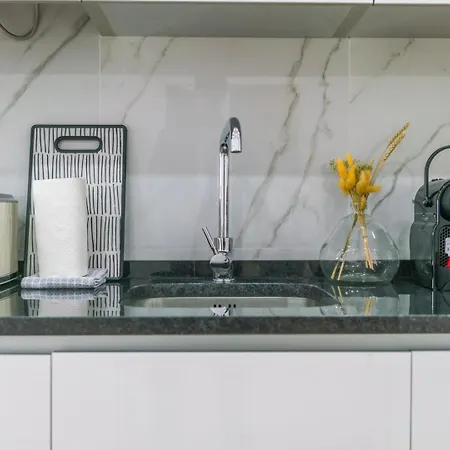 Apartamento Bright 3br W/ 2 Baths - Near Graca & Tagus | By Airnest