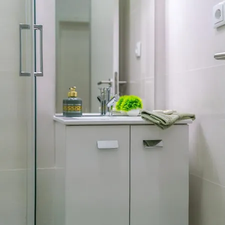 Bright 3br W/ 2 Baths - Near Graca & Tagus | By Airnest