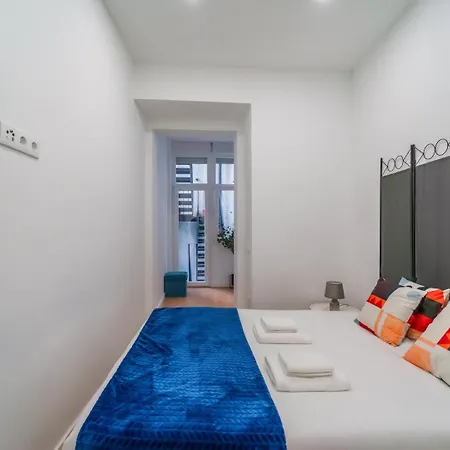 Bright 3br W/ 2 Baths - Near Graca & Tagus | By Airnest Daire *