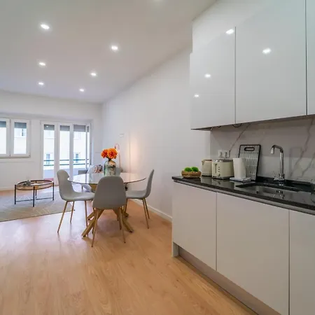 Bright 3br W/ 2 Baths - Near Graca & Tagus | By Airnest Appartement